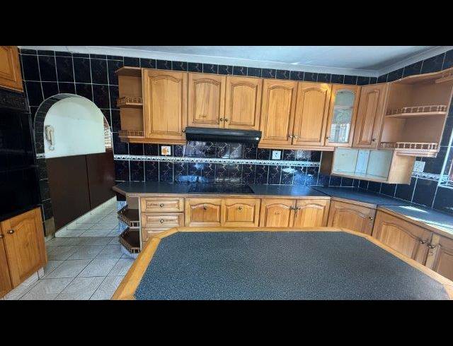 4 BEDROOM HOUSE FOR SALE IN SHALLCROSS